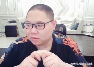 pdd挑战30秒无表情吃柠檬,等30秒结束后pdd的表情亮了