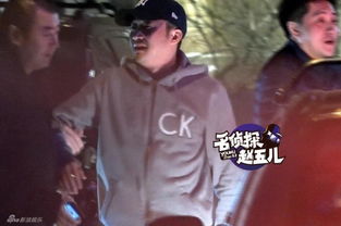 吴京喝高表情呆滞咧嘴傻乐谢楠独带儿子逛街