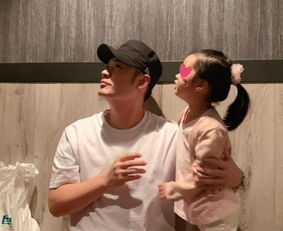 陈赫吃龙虾喝奶茶行云流水父女舞步魔性和谐,打针却秒变孩子