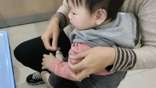 宝宝打针的可爱表情