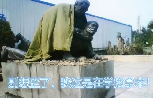 有种风景叫大学生晒被子,连雕像也不放过,看完笑出鹅叫