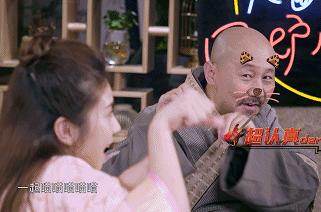 学猫叫登上元宵晚会,周一围台下鼓掌配合,表情却出卖了想法