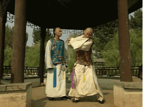 看了这一组图片才发现,尔康才是表情包鼻祖啊
