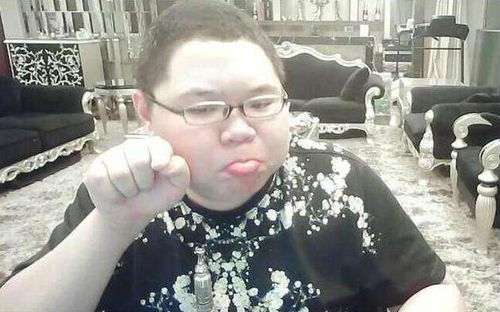 pdd接受专访,过年没法回老家,直播回馈粉丝发大红包
