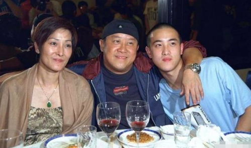 曾志伟印小天劲歌热舞,搞怪滑稽表情丰富,已经走出丧妻阴霾