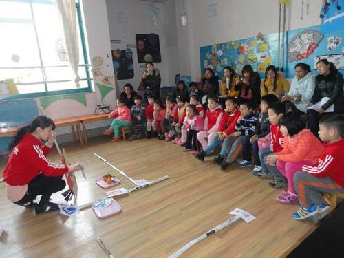 女老师错发消息到家长群,家长看后问道,老师把我们当作什么了