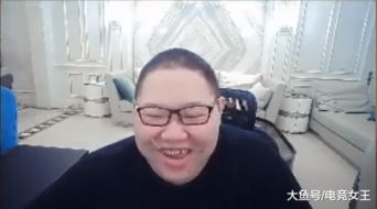pdd玩lol因太菜,被系统检测到故意送人头,pdd表情亮了