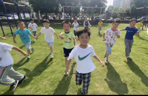 幼儿园的毕业那些哭得伤心的面无表情的孩子,他们在想什么