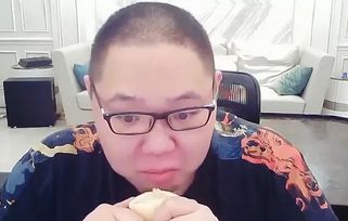pdd挑战30秒无表情吃柠檬,等30秒结束后表情亮了飞天骚猪