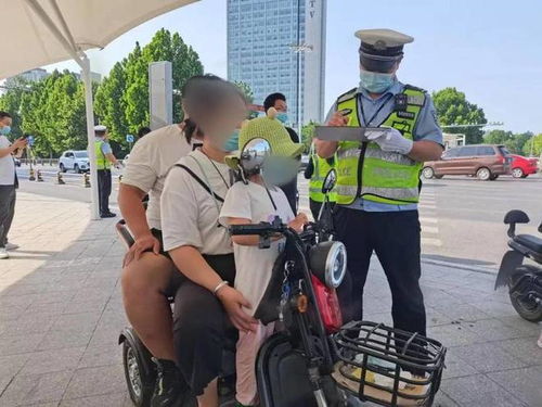 潍坊市区严查机动车乱停乱放重点整治骑电动自行车不戴安全头盔