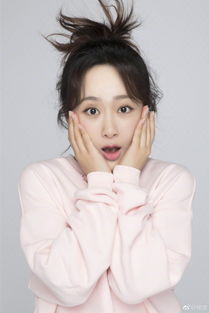 杨紫七夕秀表情包网友大呼秦俊杰呢