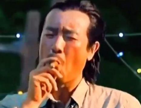 母亲45岁才生他,3岁丧父,被24岁的大姐奶大,入行24年爆红