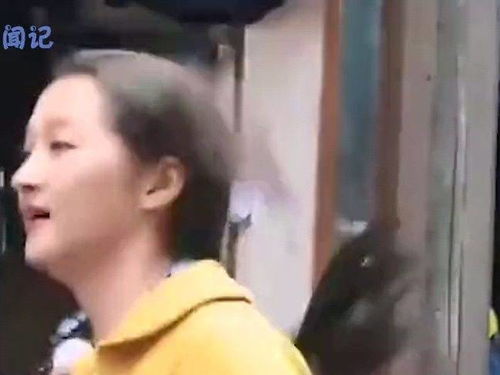 关晓彤当街热舞,谁注意一旁鹿晗的表情喜欢是装不出来的