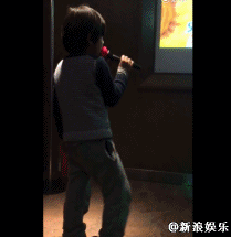 刘烨为老婆庆生诺一献唱