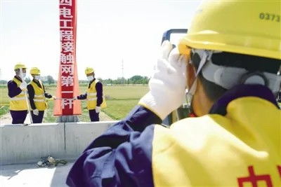大象早报郑州头盔价格疯涨交警这种头盔不起作用