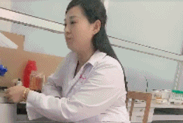 搞笑gif姑娘你听到啥了表情如此吃惊