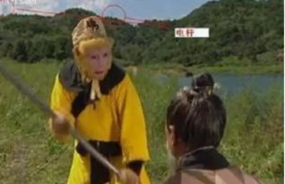 笑到抽筋的穿帮镜头张铁林穿的这件黄袍这是绣到一半突然罢工了吗