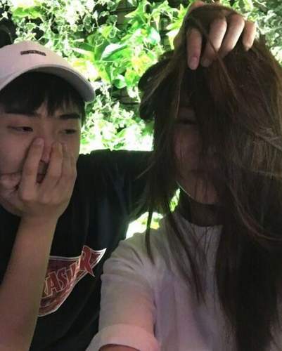 伊能静和哈利自拍母子俩表情搞怪感情好