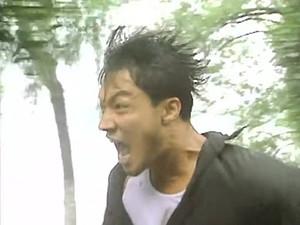 男子持长剑寻油腻的师姐