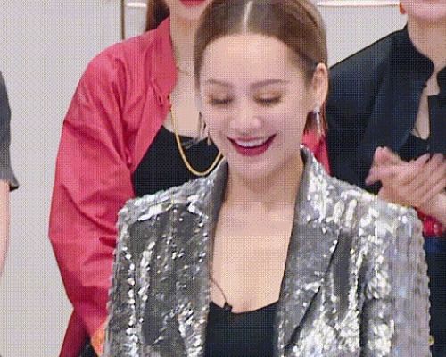宁静第一个说要当队长时,伊能静表情很亮眼,真当镜头看不见
