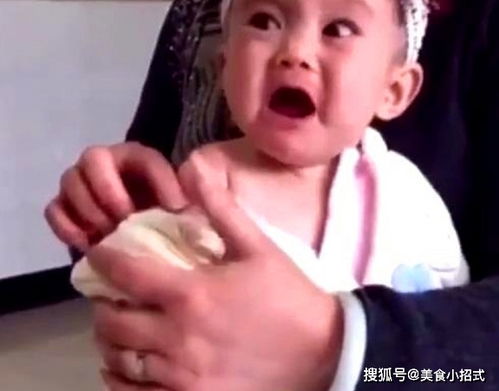 护士给萌宝打完针,才反应过来的宝宝,表情笑翻了整个注射室