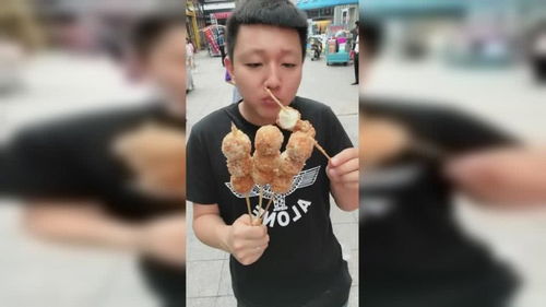 油炸墨鱼丸子,看老哥这搞笑的表情,绝对是被烫秃噜皮的节奏啊
