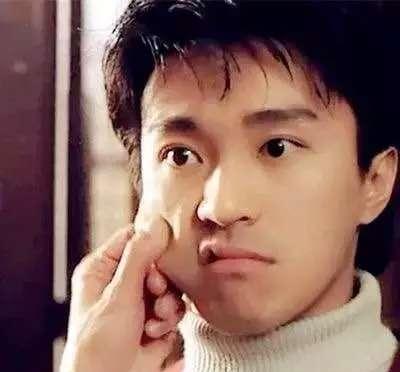 不要因为星爷的无厘头,而忽略了他的帅气