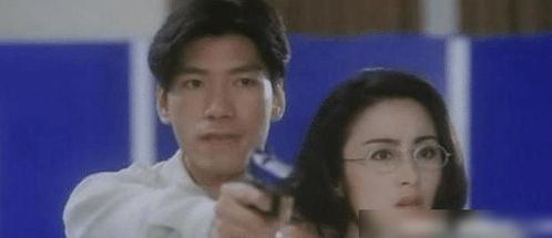 50岁的张敏和56岁的张耀扬在同一个框架内,变成了范梅