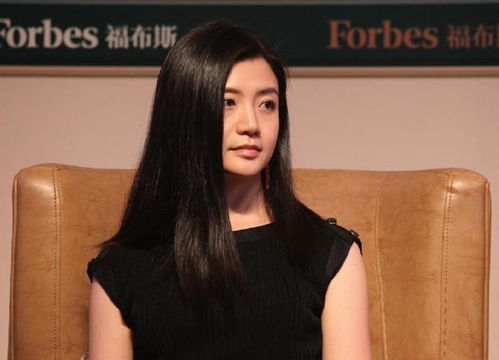 她是马云背后的女人,跟了他10年,如今身价上百亿却仍未婚