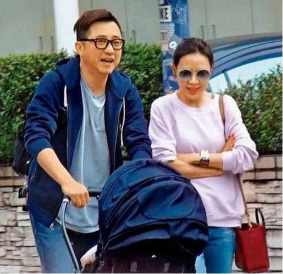 伊能静庾澄庆合体现身儿子毕业典礼被赞离婚典范,哈利晒照片