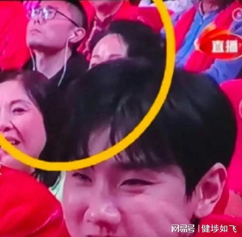 央视春晚7张神图,表情管理需要加强,这些素人表情比小品搞笑