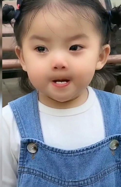 母女俩闹矛盾,女儿咬牙切齿的模样萌翻了,网友奶凶奶凶的