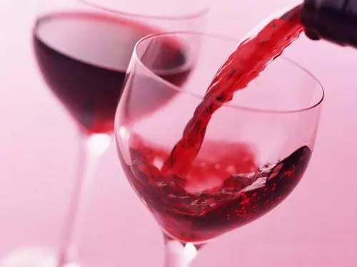 男子饮酒过度身亡酒友被判赔几十万元为啥