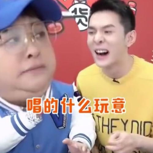 直播间放大招,李佳琦变身情歌王子深情歌唱,小助理反差萌强烈