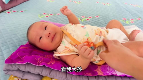 孩子这表情是不是要说话奶奶给听儿歌早不早趴着睡可踏实了
