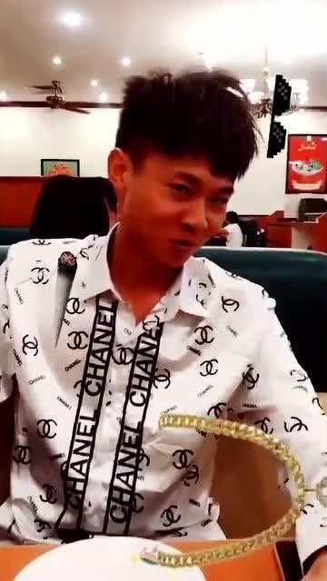 要比表情吗,小哥哥永远是站在风口浪尖的人物