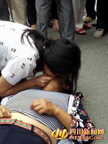 阆中一妇女遇车祸昏迷陌生女孩人工呼吸救人不留名