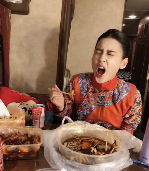 表情杨子镜头下的黄圣依,大吃香辣蟹被辣成表情包腾讯网qq.com表情