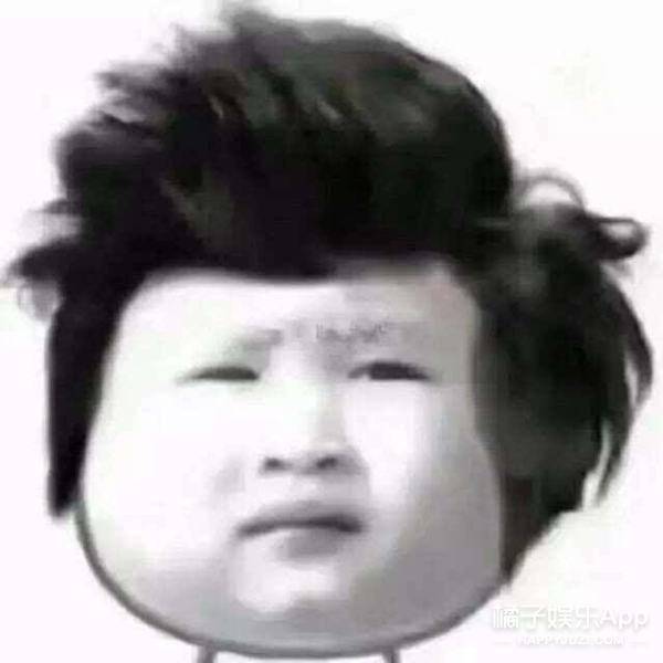 还记得表情包里的皱眉小女孩吗她长大后长这样
