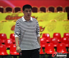 闵鹿蕾表情包严肃