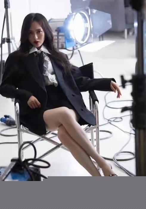 唐嫣超近景怼脸照曝光,失去美颜滤镜加持后,37岁状态让人惊呆