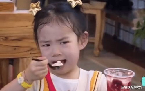 萌娃表情包大比拼,lucky嫌弃小九眉头皱成囧字,甜馨地位不保