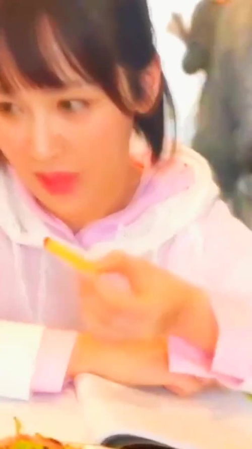 李现说就不能矜持一点吗,杨紫这个小表情太搞笑了