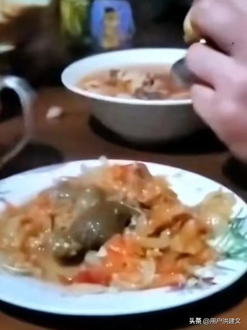 库尔斯克乌军弹尽粮绝,跑当地居民要吃的,吃完饭就投降