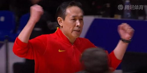 晋级奥运会后,中国女篮拥抱庆祝,有谁注意到姚明的表情