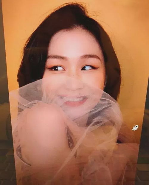 表情包女孩金靖,私服却堪比时装秀,马甲线大长腿一样都不少
