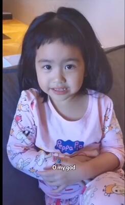 包贝尔女儿将李先生听成李现,立刻变身追星族,花痴表情搞笑十足