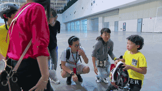 辣妈陈妍希复出首秀,拉丁小胖vs谢飞机表情包pk大对抗