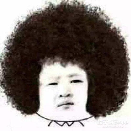 还记得表情包里的皱眉小女孩吗她长大后长这样