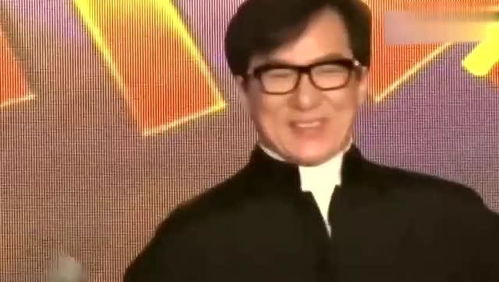 闵鹿蕾表情包成龙